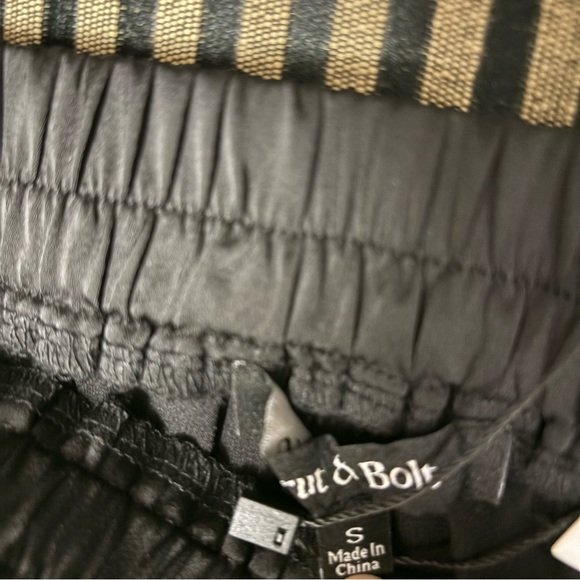 Ruffle My Feathers Ankle pants by Strut & Bolt size S - Picture 5 of 8